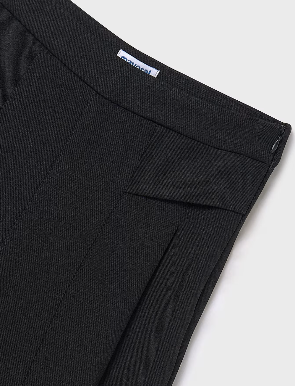 Up close pleats and zipper Mayoral wide legged pants