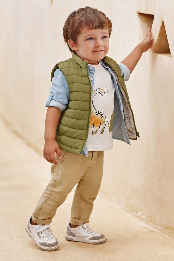 Litte boy wearing Mayoral linen pants.