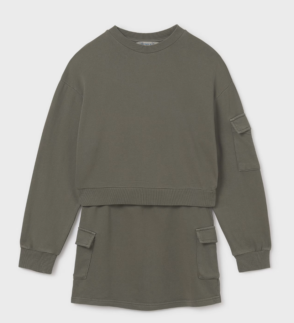 Green sweatshirt with pocket details 